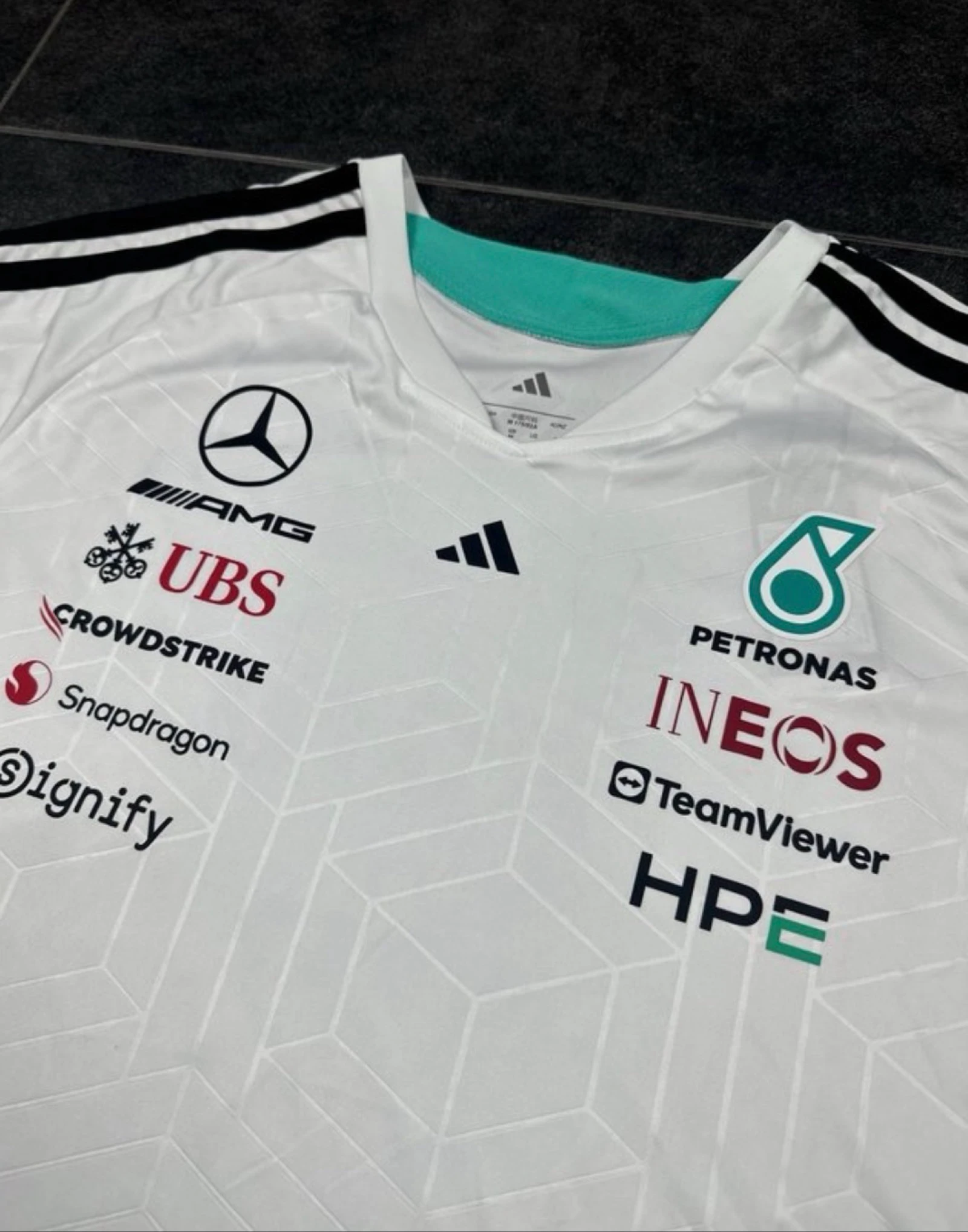 Camisola F1 Mercedes-Benz AMG Petronas – photo 2